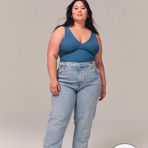 Abercrombie & Fitch 90s Straight Jeans.